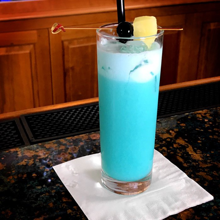 Blue Hawaiian | AwesomeDrinks Cocktail Recipes